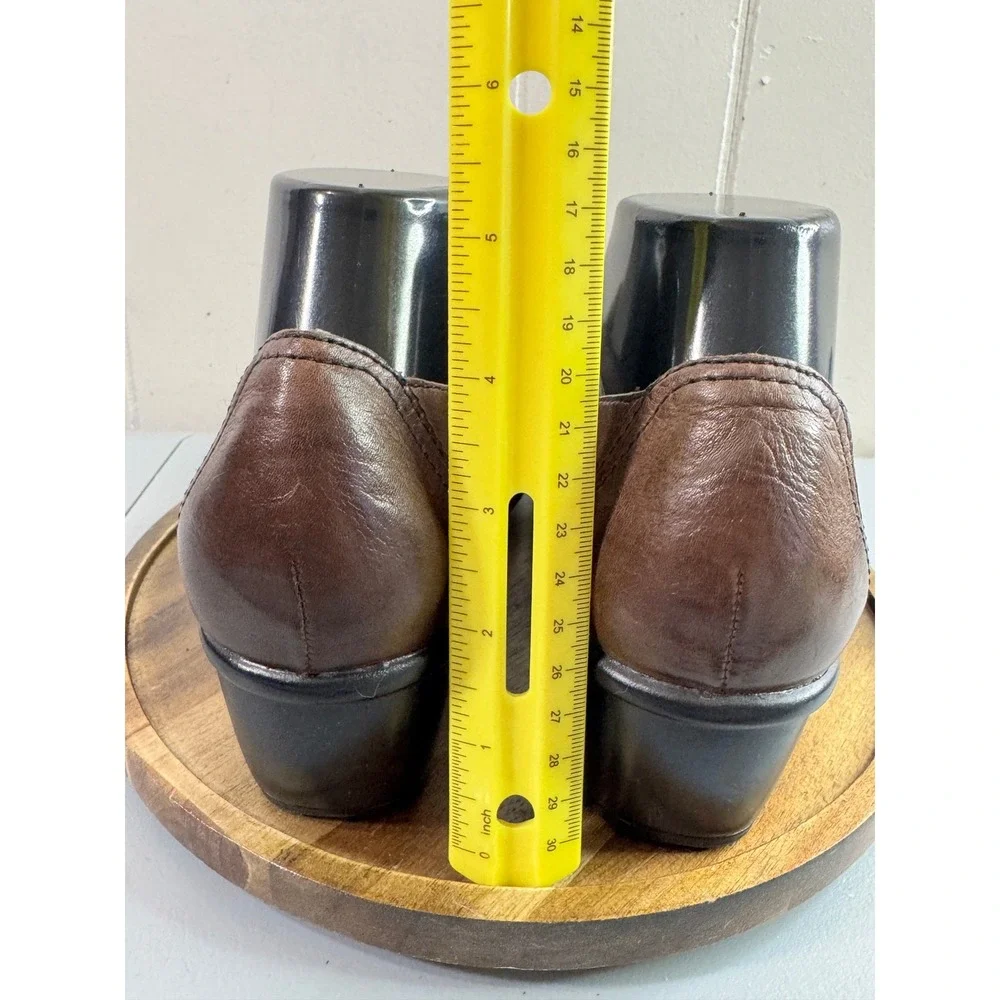 Clarks Slip On Pumps Womens 8 Brown Good Pleated Leather Block Heel Office
